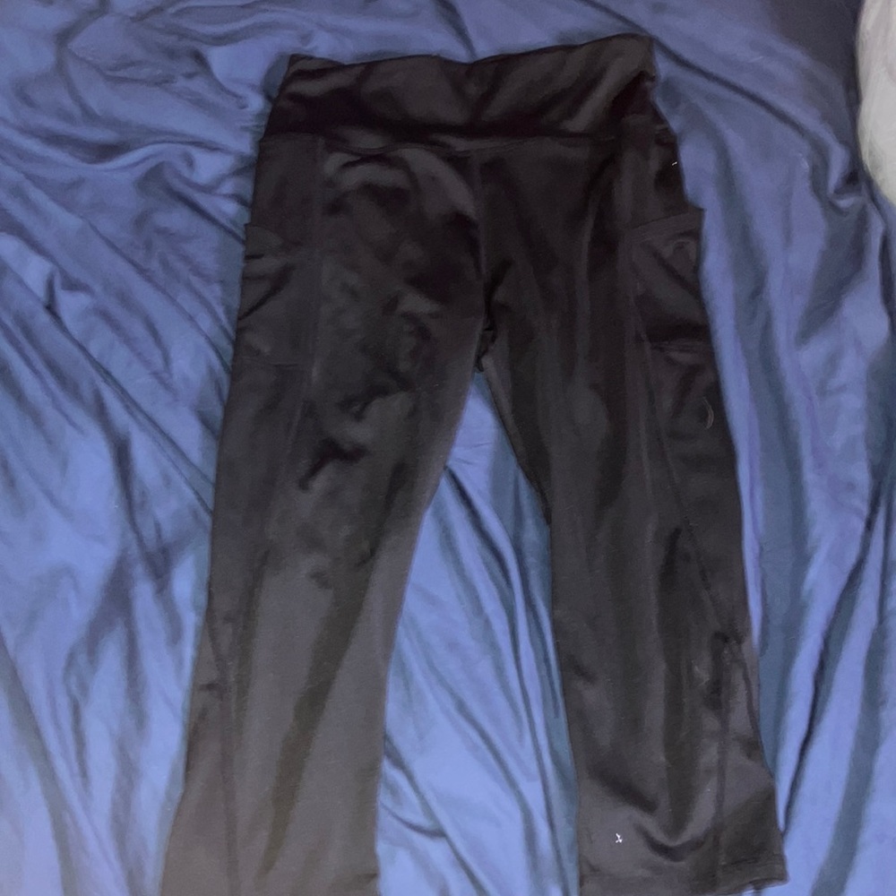Black capris